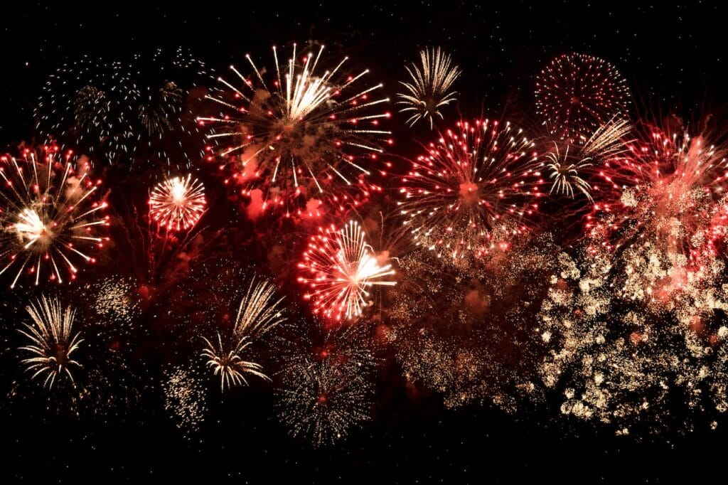 Op deze afbeelding zie je vuurwerk