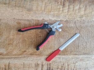 De nagelknipper en nagelvijl die ik gebruik voor de nagels van mijn labrador Teddy